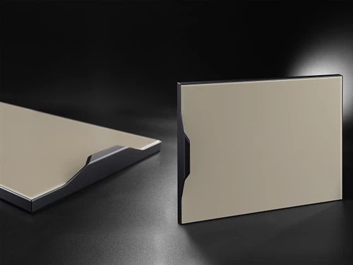 Skapdører i glass foran